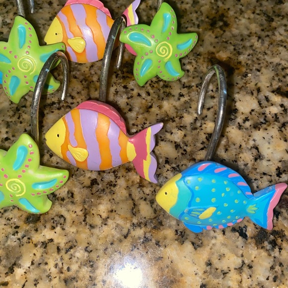 VTG 11 Nautical Hand Painted Fish & Shell Tropical Resin Shower Curtain Hooks - Picture 9 of 14